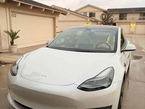 Used 2023 Tesla Model 3 Standard Range image 4
