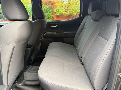 Used 2018 Toyota Tacoma TRD Off-Road image 18