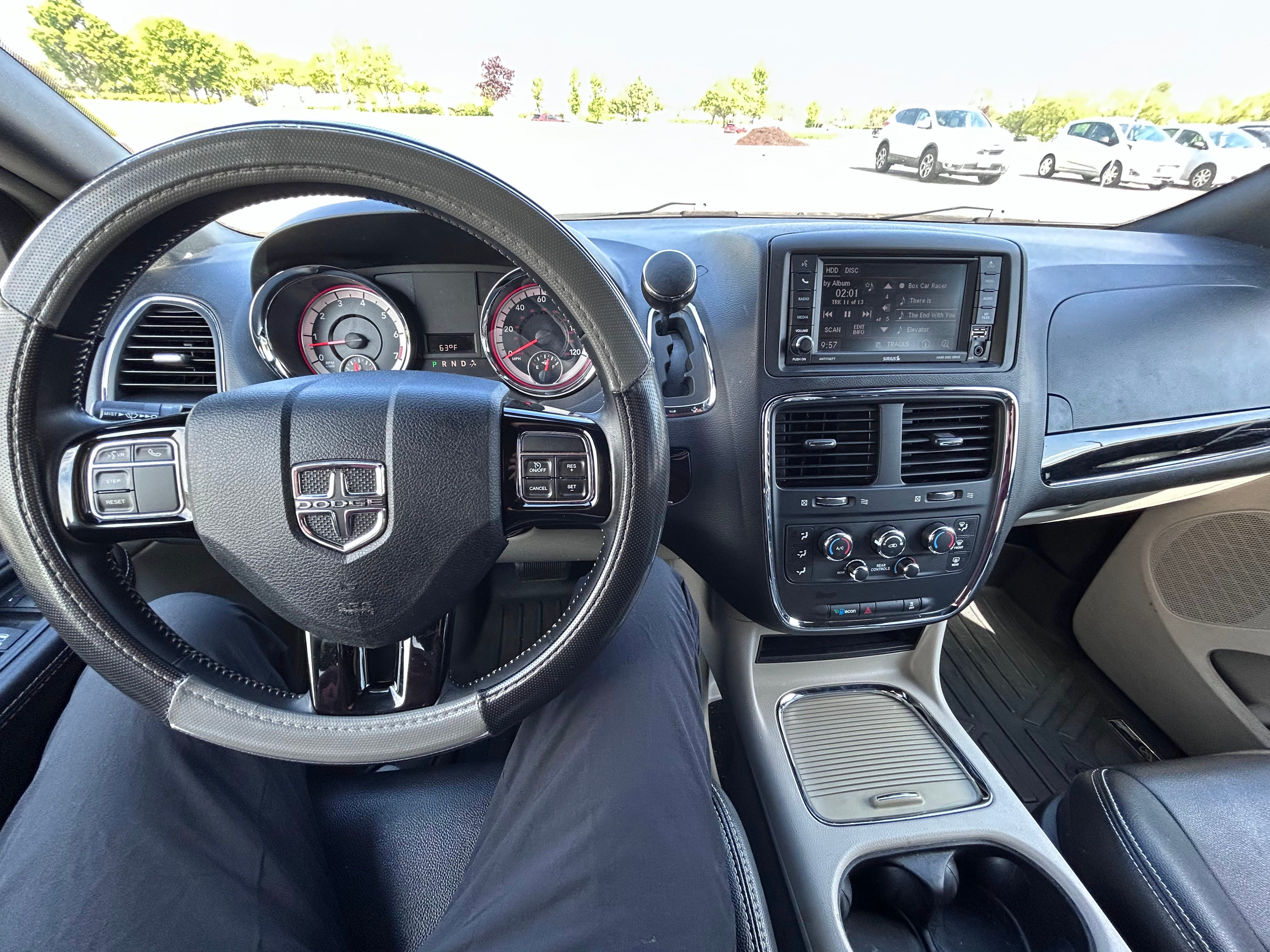 Used 2019 Dodge Grand Caravan SXT FWD image 2