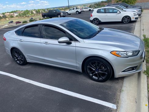 Used 2018 Ford Fusion SE w/ Equipment Group 201A FWD image 1