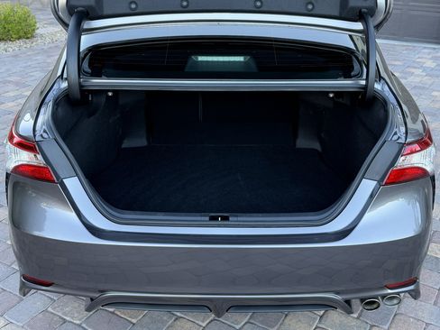 Used 2020 Toyota Camry SE image 16