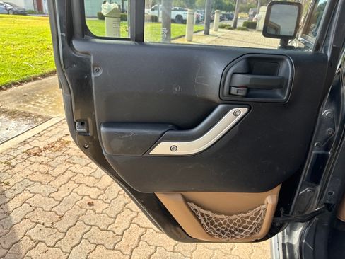 Used 2011 Jeep Wrangler Unlimited Rubicon w/ Trailer Tow Group image 16