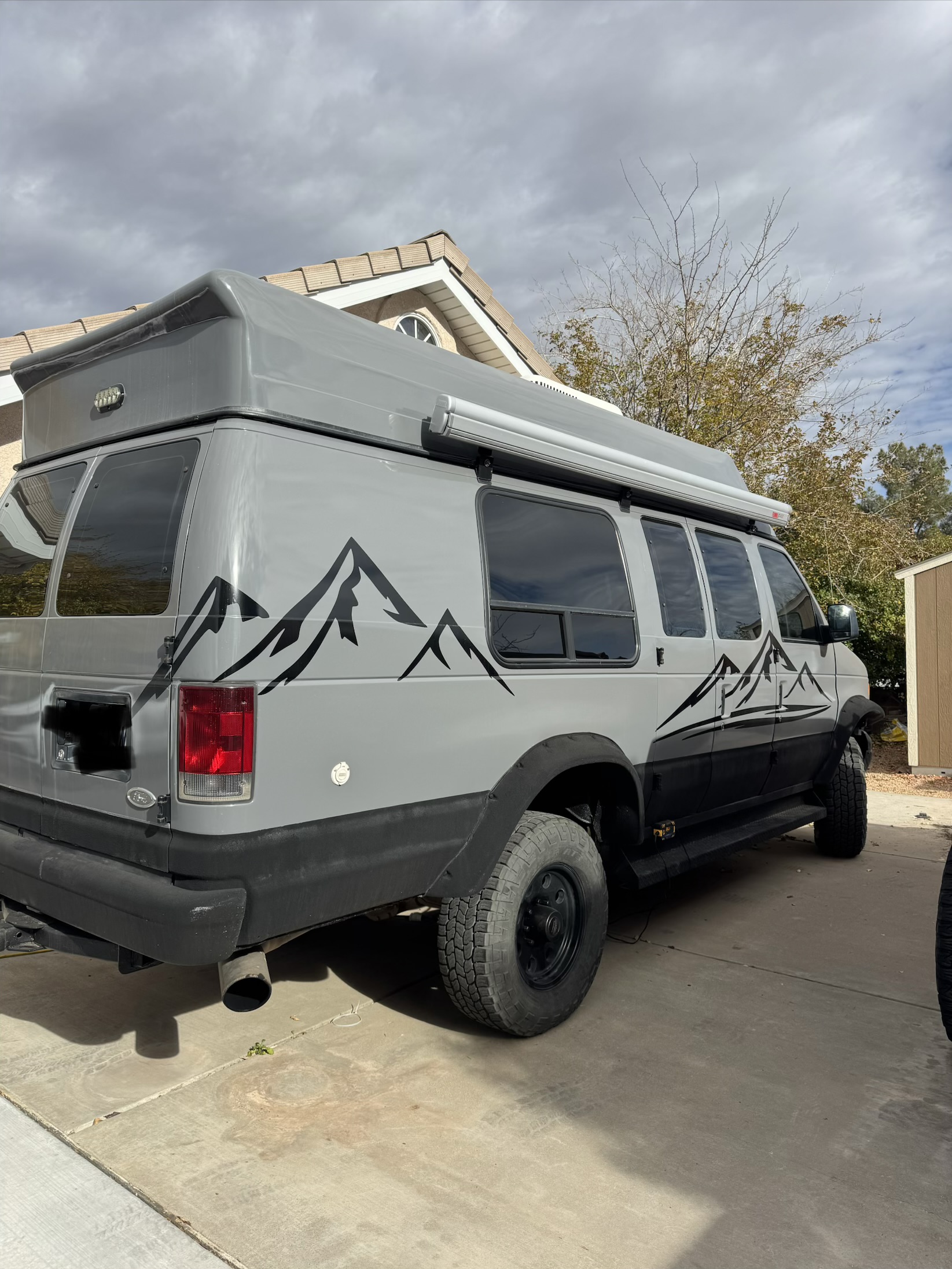Used 2005 Ford E-350 and Econoline 350 Extended Super Duty RWD image 17