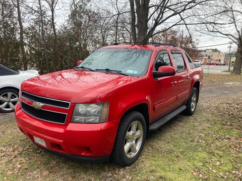 Used 2011 Chevrolet Avalanche LS image 7