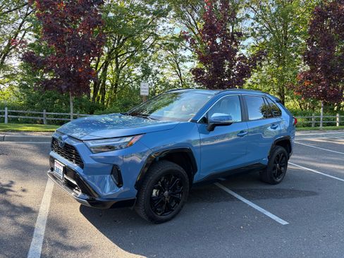 Used 2022 Toyota RAV4 SE w/ Convenience Package AWD/4WD image 1