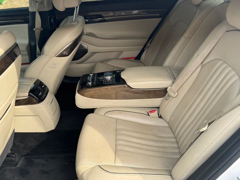 Used 2017 Genesis G90 3.3T Premium image 18