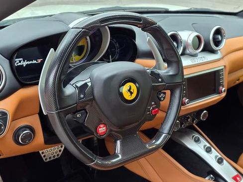 Used 2016 Ferrari California T image 17