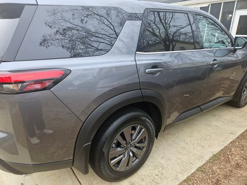 Used 2025 Nissan Pathfinder S image 11