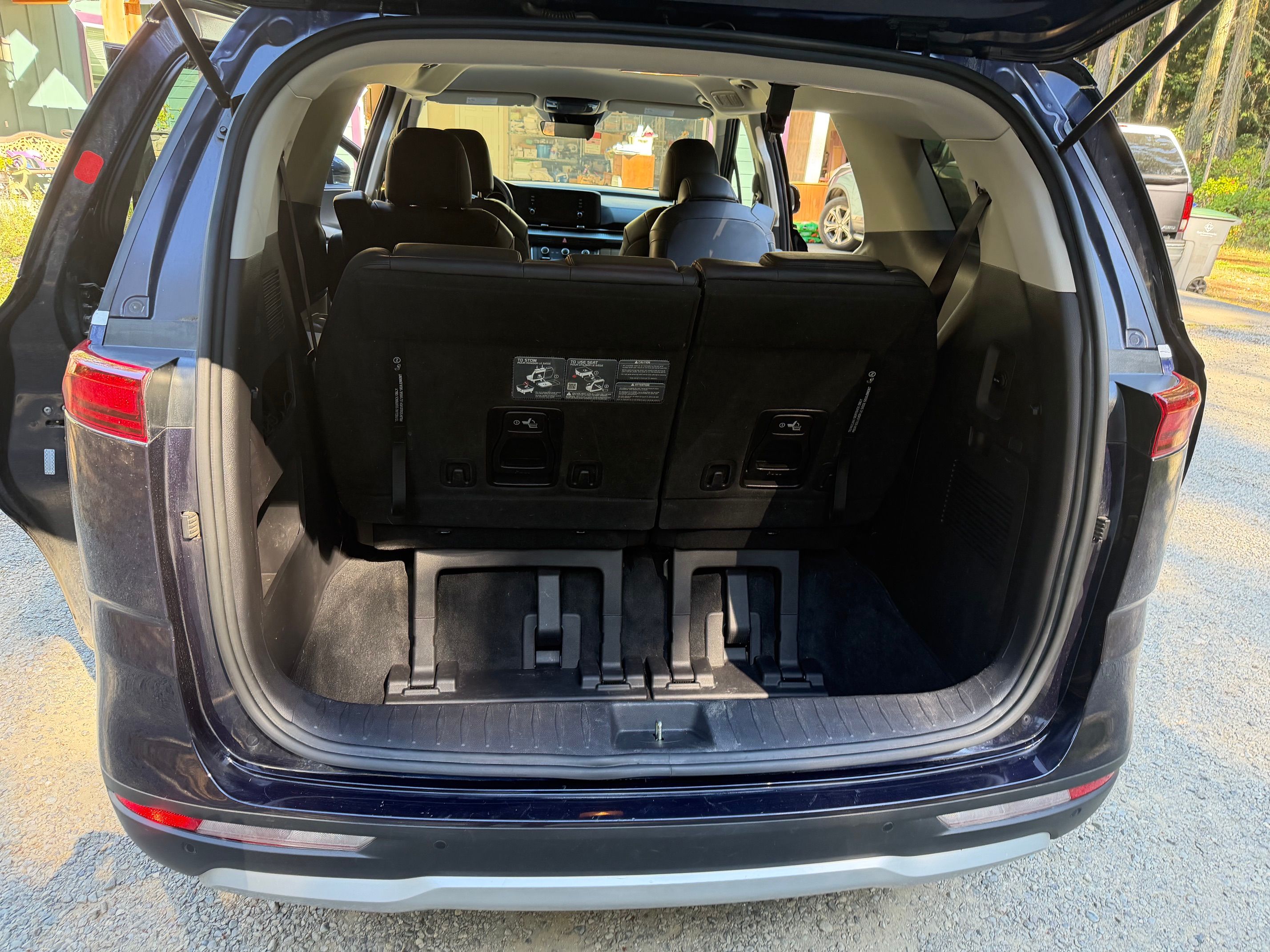 Used 2024 Kia Carnival LX FWD image 8