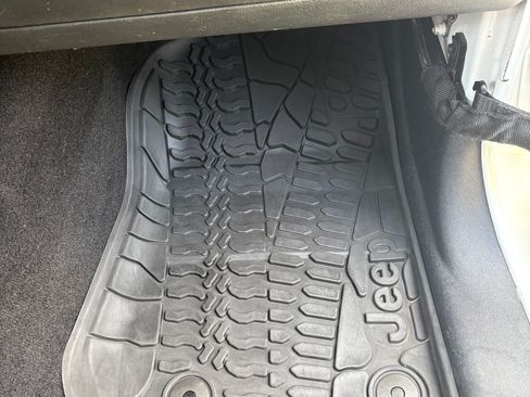 Used 2018 Jeep Wrangler Sport image 18