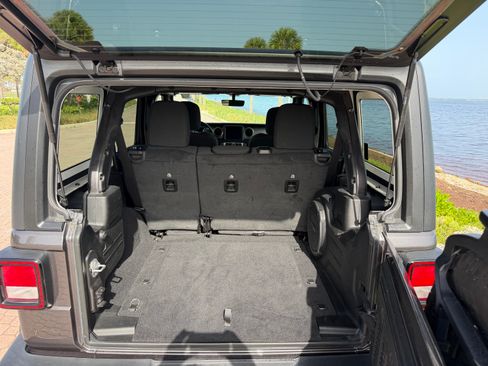 Used 2021 Jeep Wrangler Unlimited Sport AWD/4WD image 11