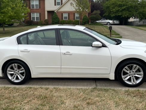 Used 2012 Nissan Altima 3.5 SR w/ Sport Pkg FWD image 4