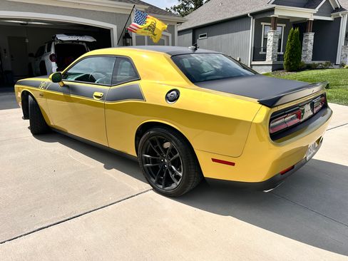 Used 2021 Dodge Challenger R/T Scat Pack w/ T/A Package RWD image 9
