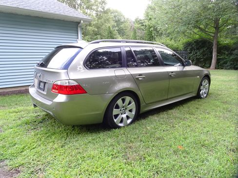 Used 2007 BMW 530xi Wagon AWD/4WD image 6