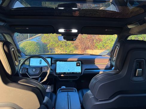 Used 2022 Rivian R1S Launch Edition image 9