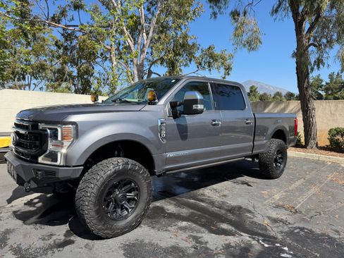 Used 2021 Ford F250 Platinum w/ FX4 Off-Road Package image 4