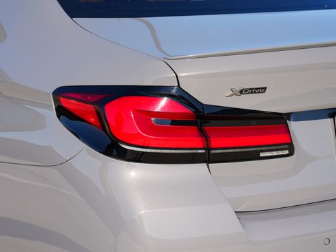 Used 2021 BMW M550i xDrive w/ Executive Package image 9