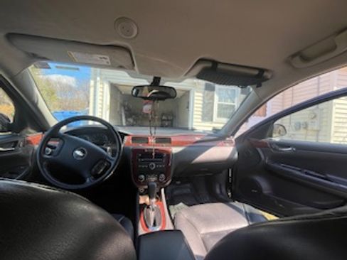 Used 2009 Chevrolet Impala LT w/ Luxury Edition Package image 5