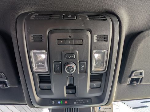 Used 2023 GMC Yukon Denali w/ Advanced Technology Package image 23