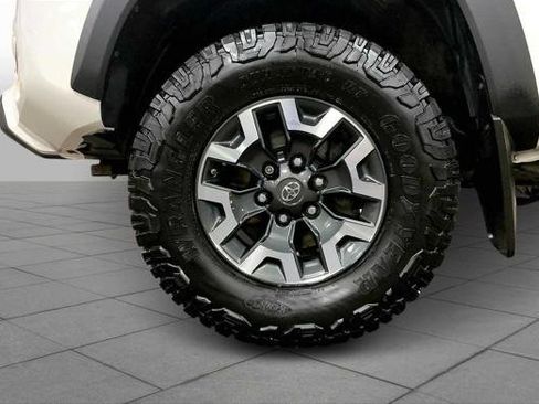 Used 2020 Toyota Tacoma TRD Off-Road w/ Technology Package image 6