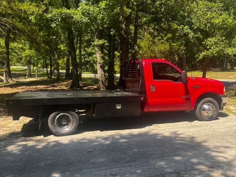 Used 2002 Ford F350 2WD Regular Cab DRW Super Duty image 1