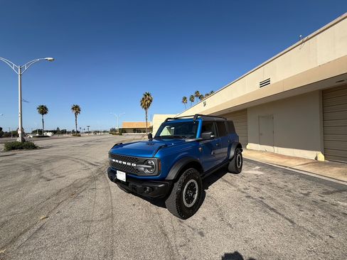 Used 2023 Ford Bronco Badlands image 2