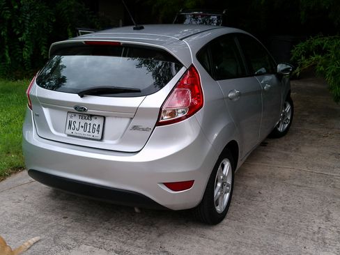 Used 2018 Ford Fiesta SE FWD image 4