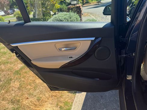 Used 2017 BMW 330i xDrive Sedan image 9