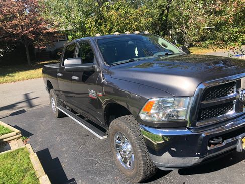Used 2018 RAM 2500 Tradesman w/ Chrome Appearance Group image 4