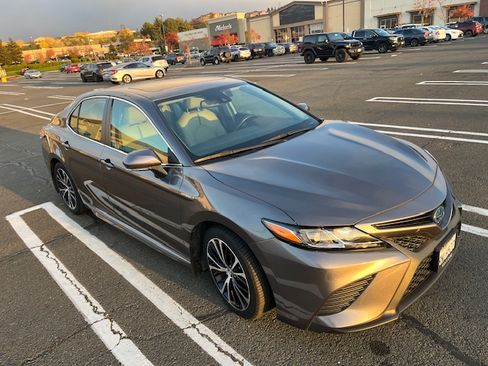Used 2020 Toyota Camry SE image 12