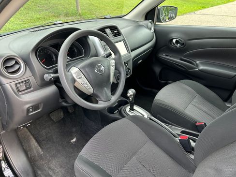Used 2018 Nissan Versa SV FWD image 6