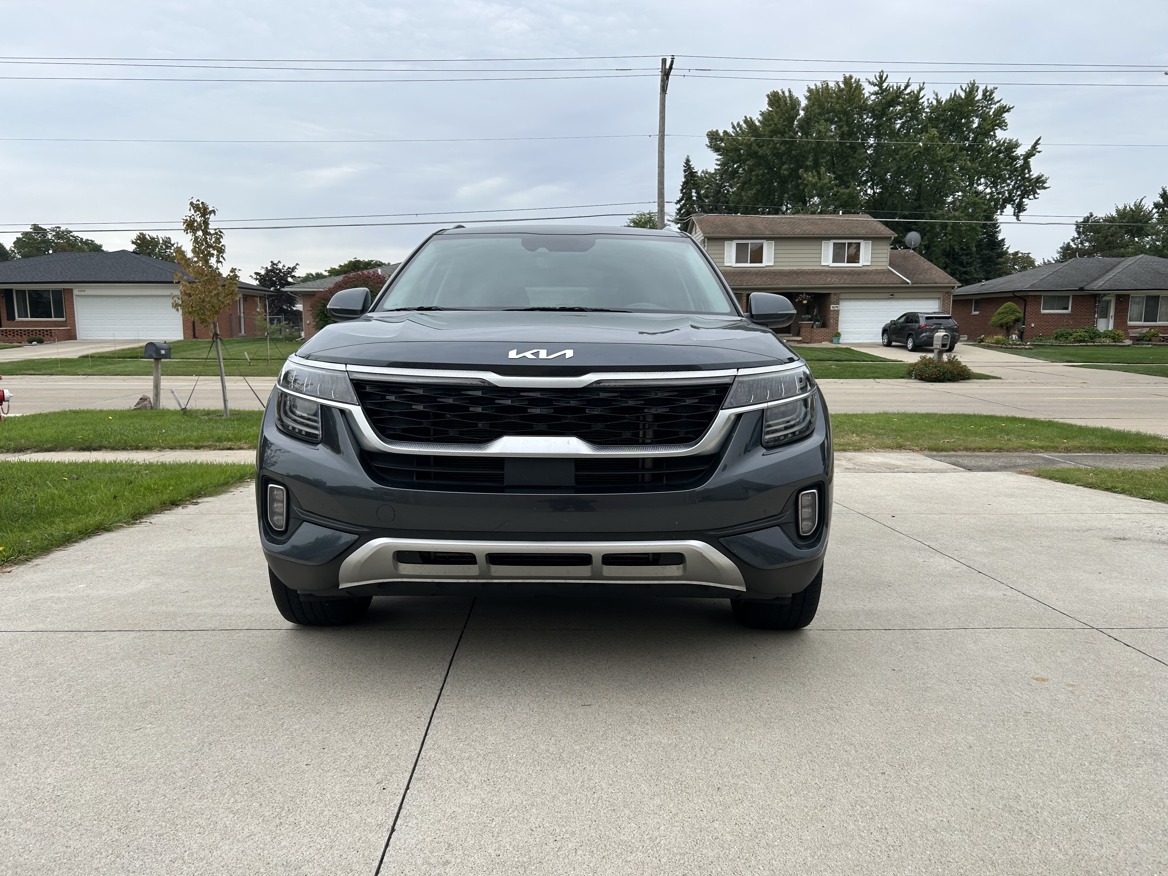 Used 2023 Kia Seltos SX w/ SX Sunroof Package AWD/4WD image 2