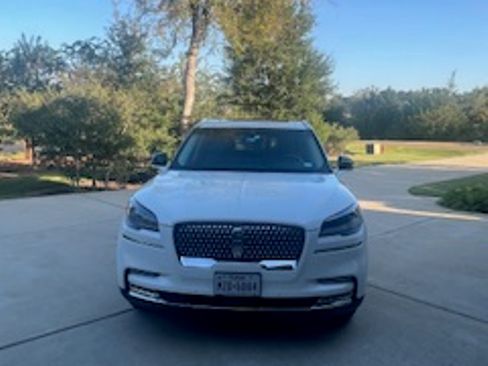 Used 2020 Lincoln Aviator Reserve w/ Equipment Group 201A image 2