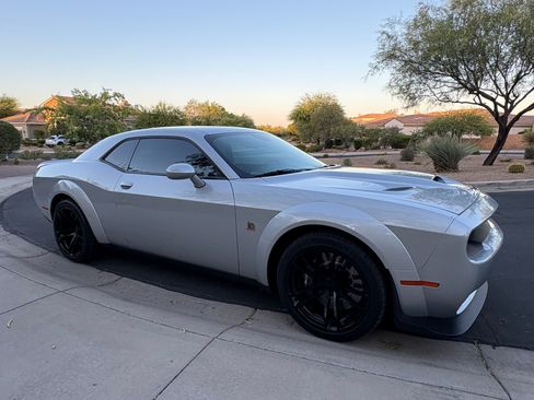 Used 2022 Dodge Challenger R/T Scat Pack RWD image 6