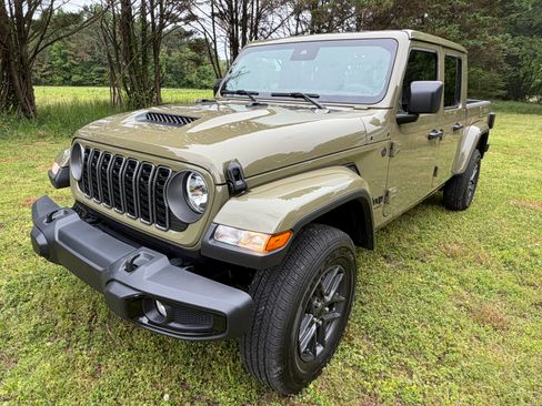 Used 2025 Jeep Gladiator Sport AWD/4WD image 10