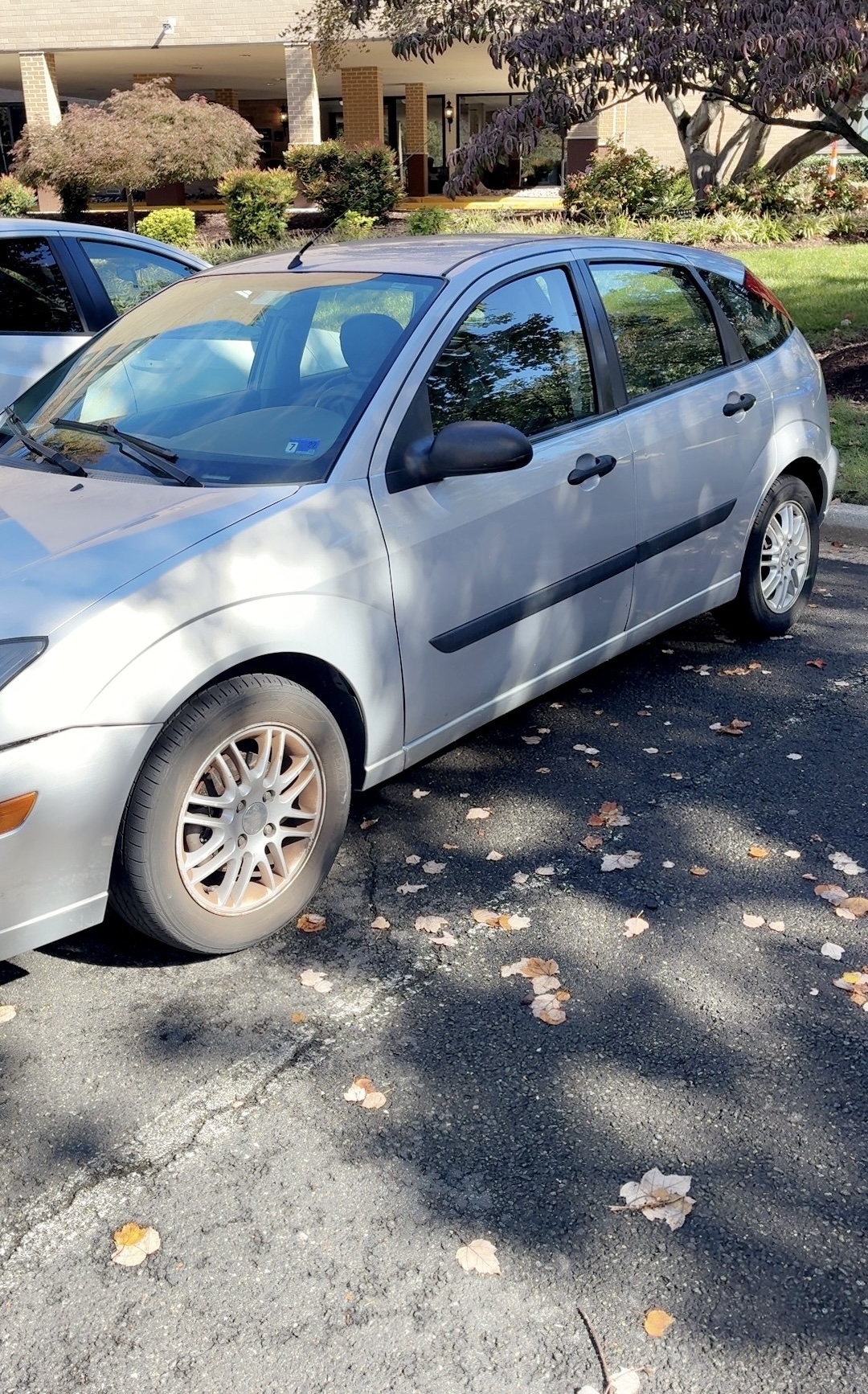 Used 2003 Ford Focus ZX5 Hatchback FWD image 2