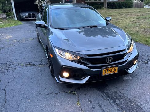 Used 2018 Honda Civic Sport image 5