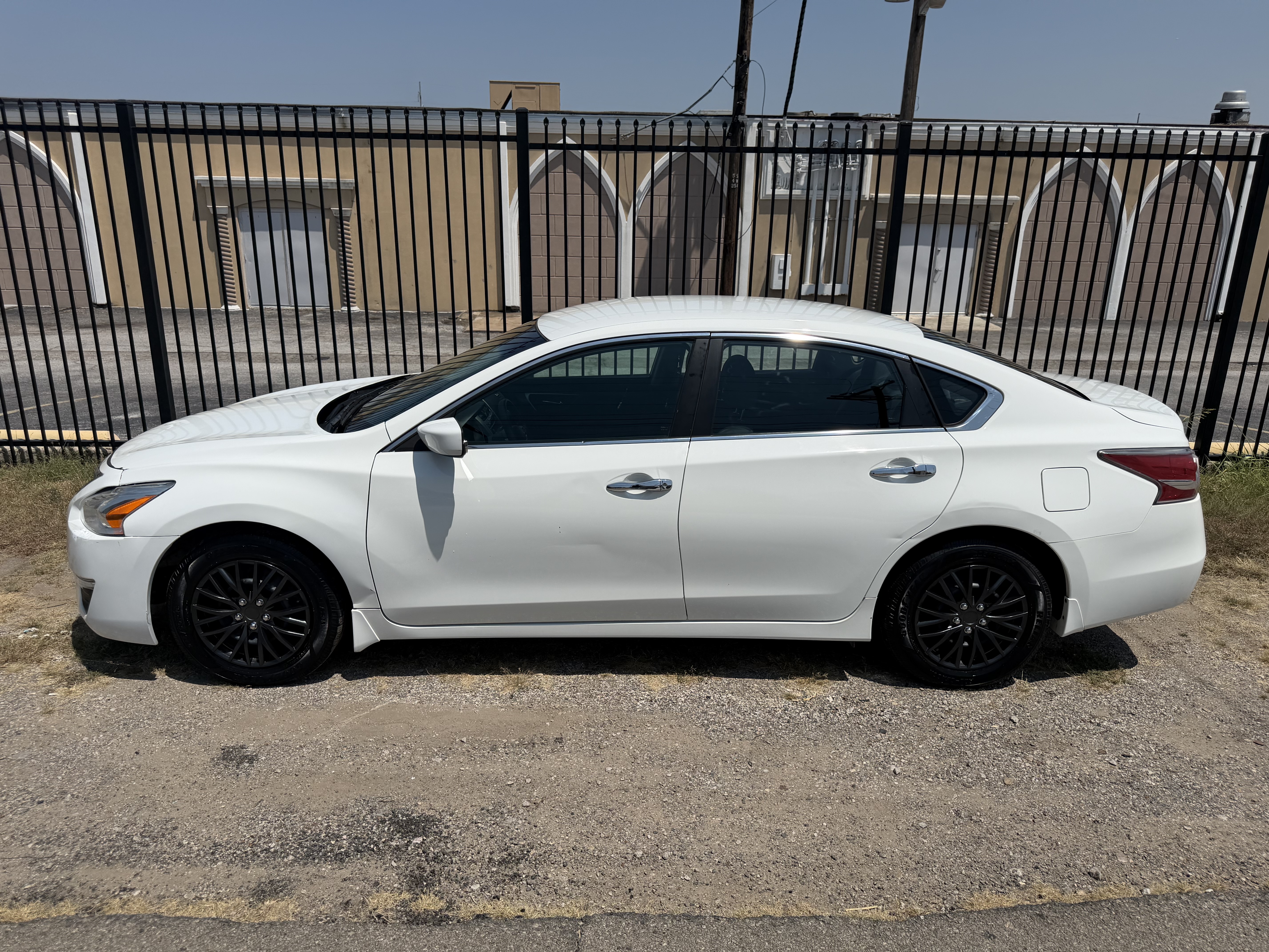 Used 2015 Nissan Altima 2.5 S w/ Power Driver Seat Package FWD image 4
