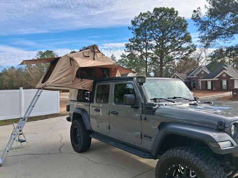 Used 2020 Jeep Gladiator Sport w/ Quick Order Package 24S image 10