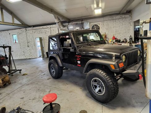 Used 2006 Jeep Wrangler Sport w/ 30" Tire & Wheel Group image 11