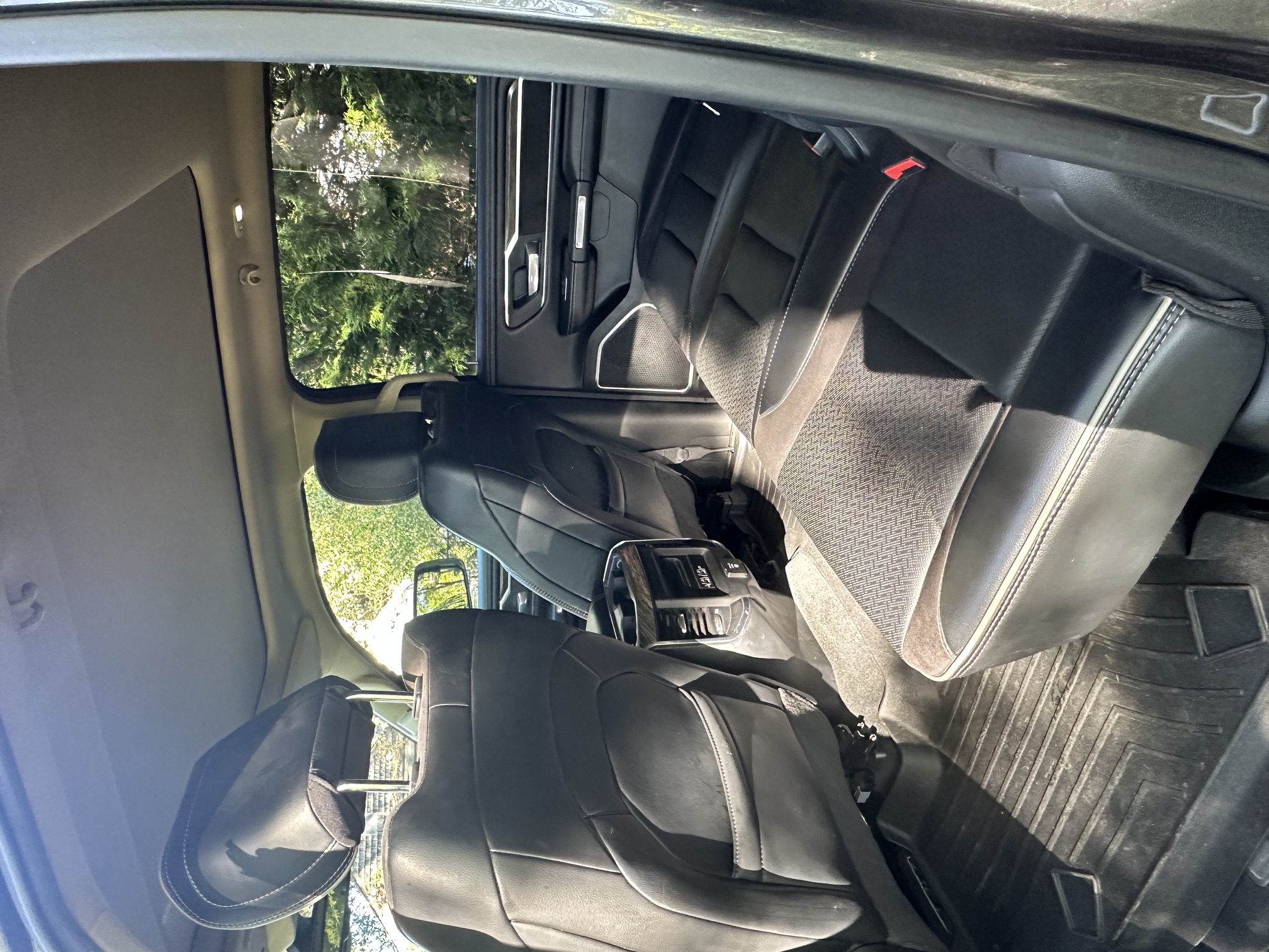Used 2020 RAM 1500 Laramie AWD/4WD image 6