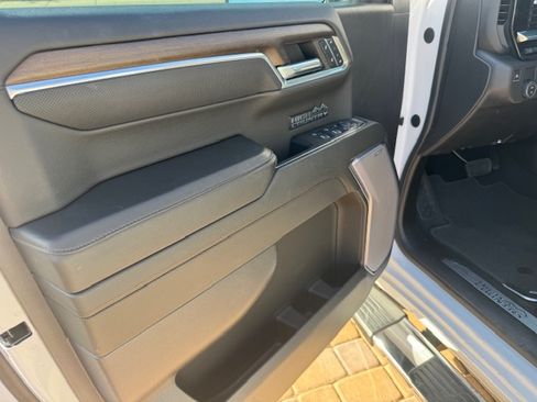 Used 2024 Chevrolet Silverado 1500 High Country w/ Technology Package image 16