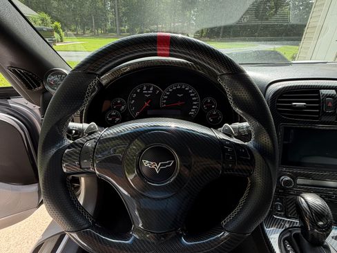 Used 2009 Chevrolet Corvette Coupe w/ Z51 Performance Package RWD image 16