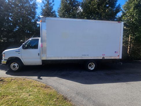 Used 2016 Ford E-450 and Econoline 450 Super Duty w/ Exterior Upgrade Package image 4