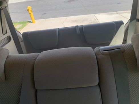 Used 2005 Toyota Highlander 2WD V6 w/ 3rd Row image 14