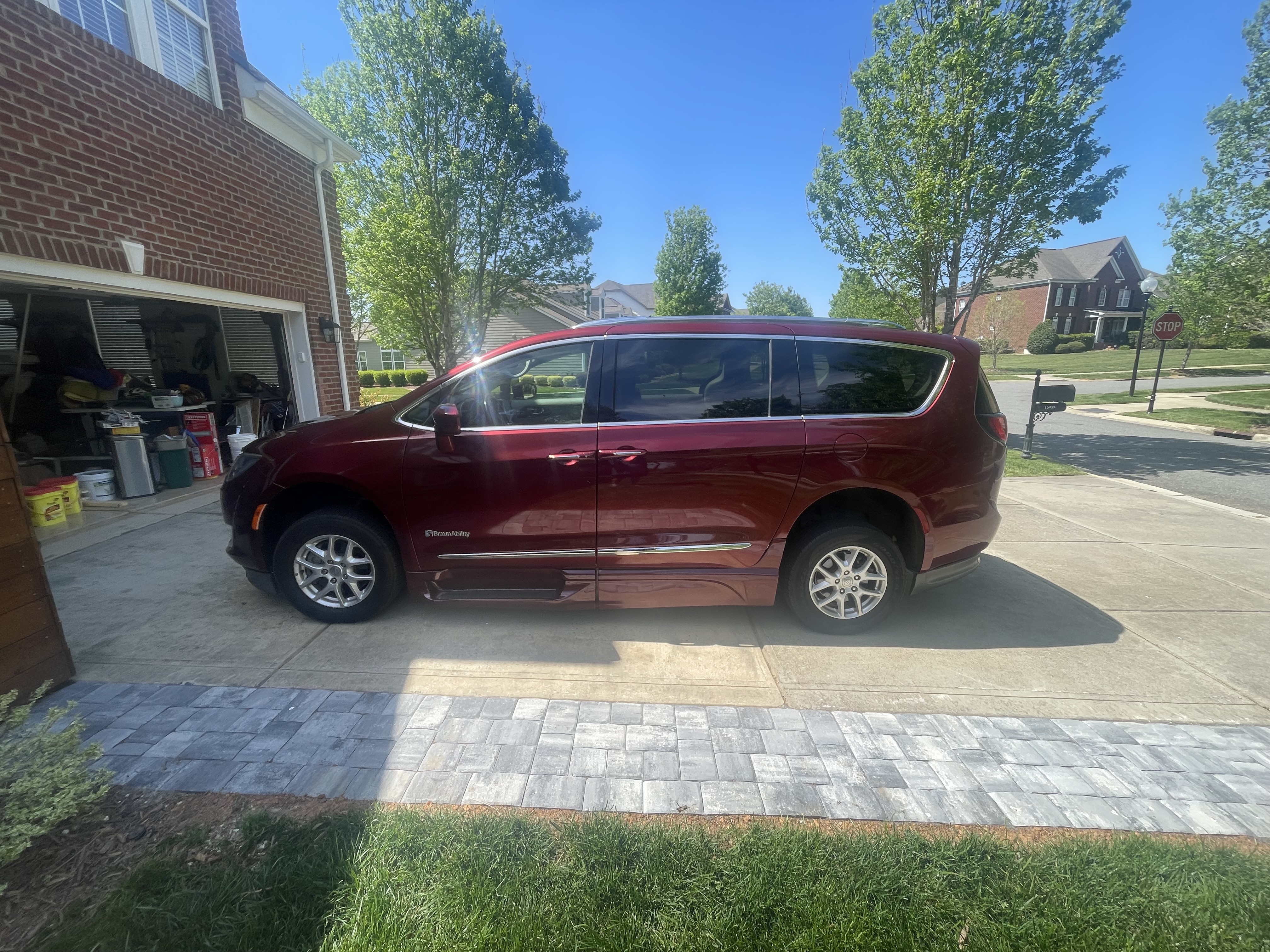 Used 2020 Chrysler Pacifica Touring-L FWD image 5