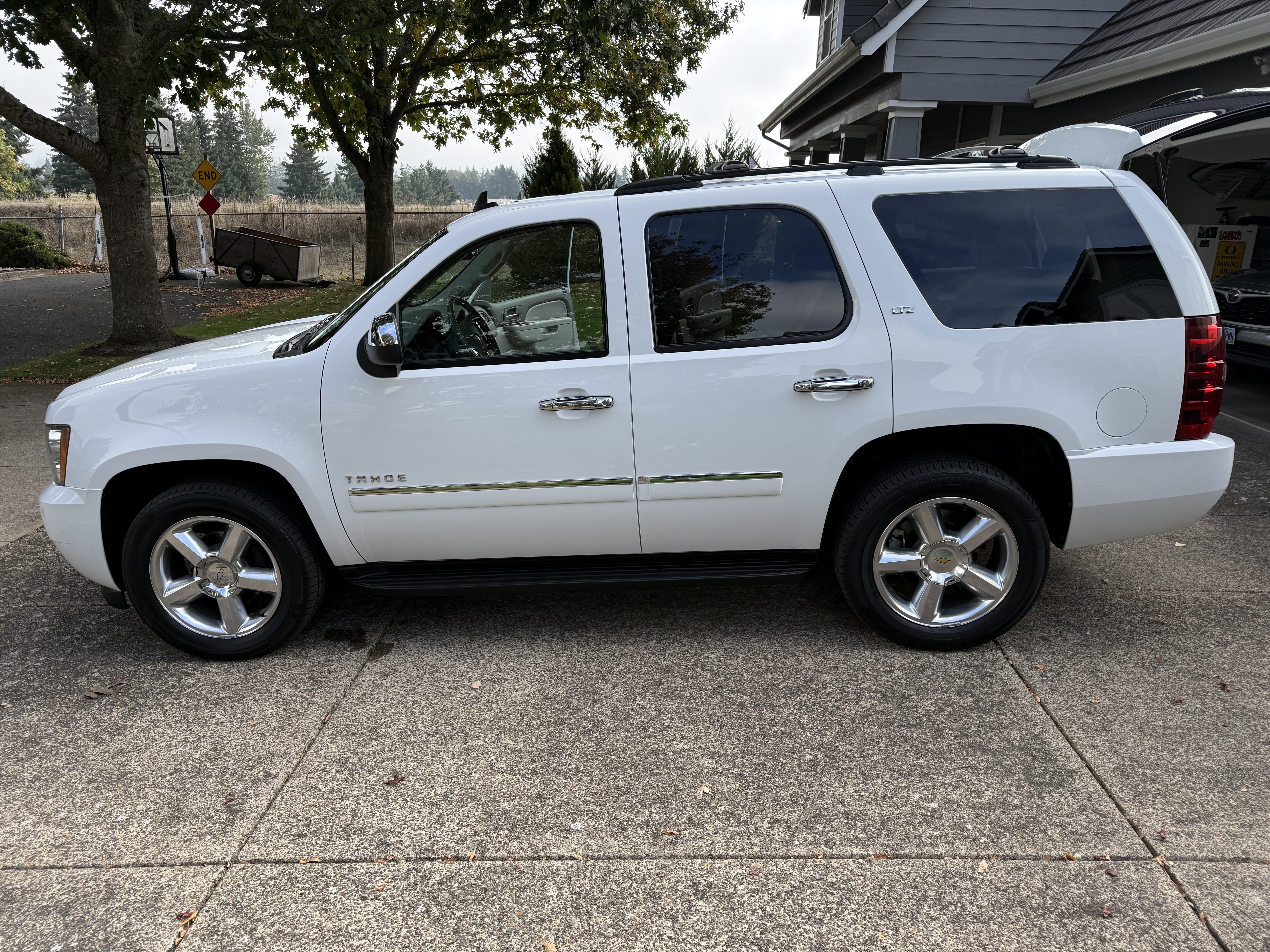 Used 2011 Chevrolet Tahoe LTZ AWD/4WD image 4