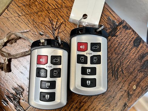 Used 2016 Toyota Sienna XLE w/ XLE Navigation Package image 6