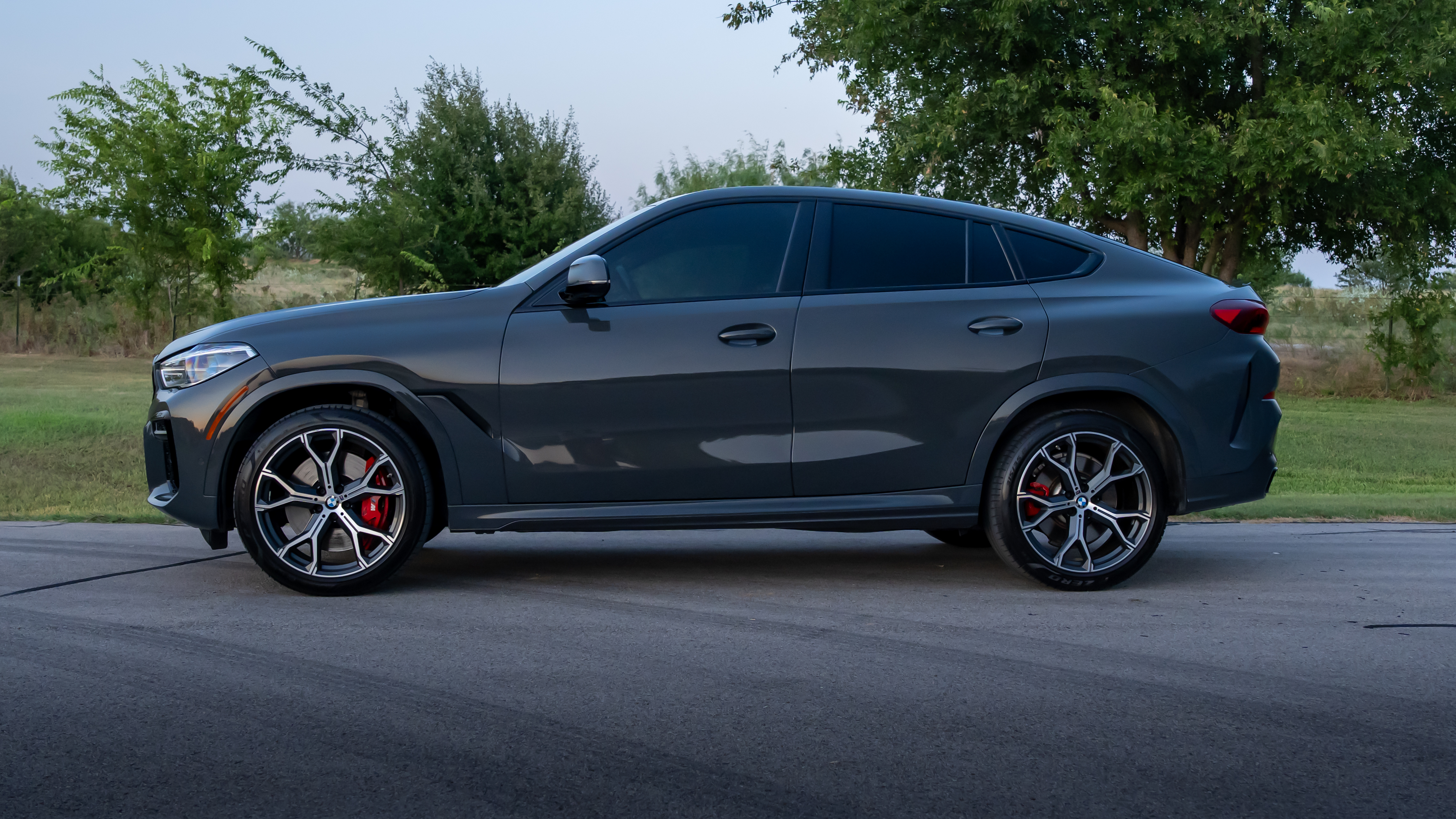 Used 2022 BMW X6 M50i w/ Executive Package AWD/4WD image 4