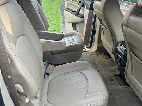 Used 2011 Buick Enclave CXL w/ Trailering Provision Package FWD image 9